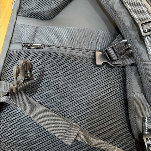 NWOT Vacuum Seal Swiss Lock Black Travel Backpack with Pump - Picture 8 of 14